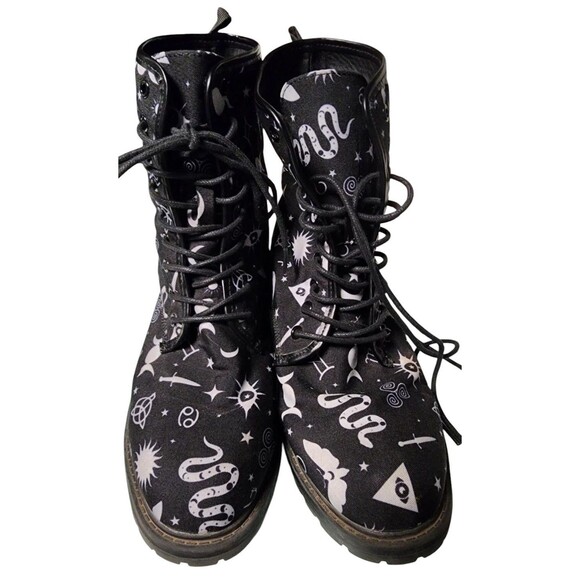 Hot Topic Celestial Ouija Board Magical Combat Boots Size 9 Occult Cloth - Picture 2 of 7